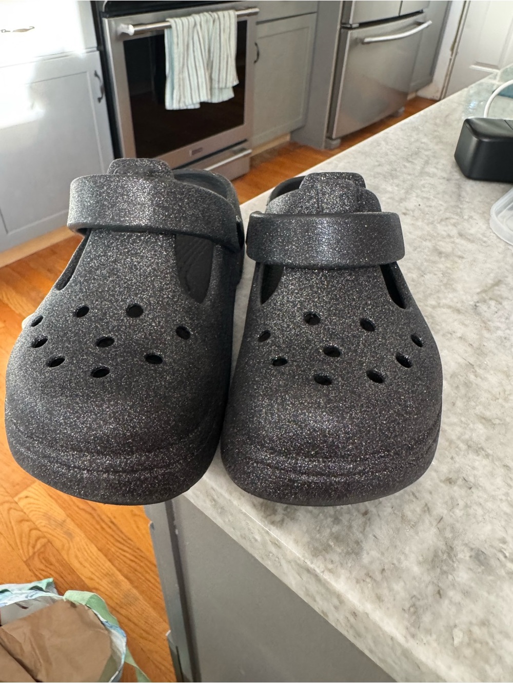 CROCS Kids Glitter Clog in Sparkling Black